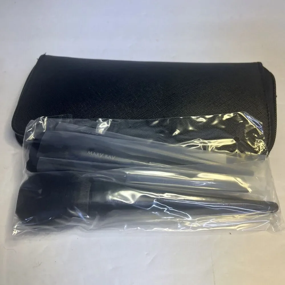 MARY KAY ESSENTIAL BRUSH COLLECTION SET 5 FULL SIZE MAKEUP BRUSHES ZIP UP CASE